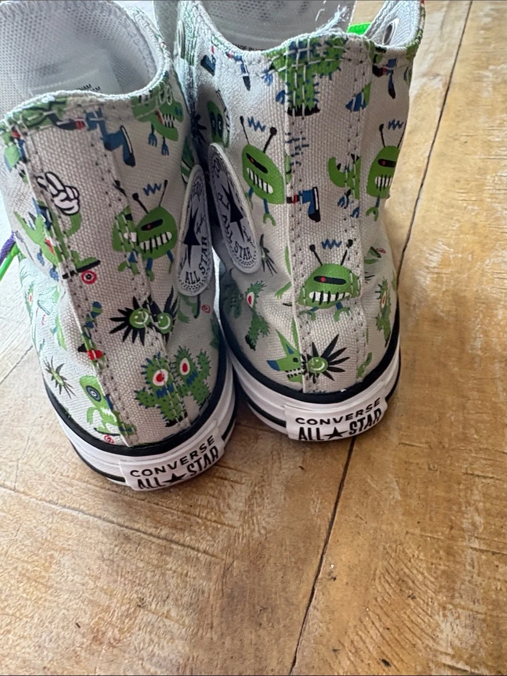 Converse Kids High-Top Sneakers in Green with Alien Print size 1